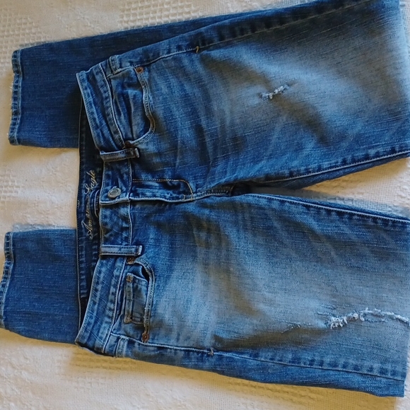 American Eagle Outfitters Denim - AE Skinny distressed jeans Size 4
